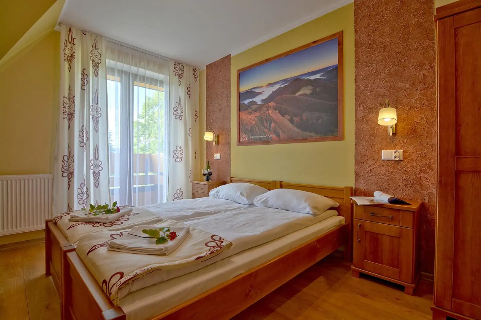 Comfort/Balkon tweepersoonskamer met eigen badkamer en uitzicht op de bergen